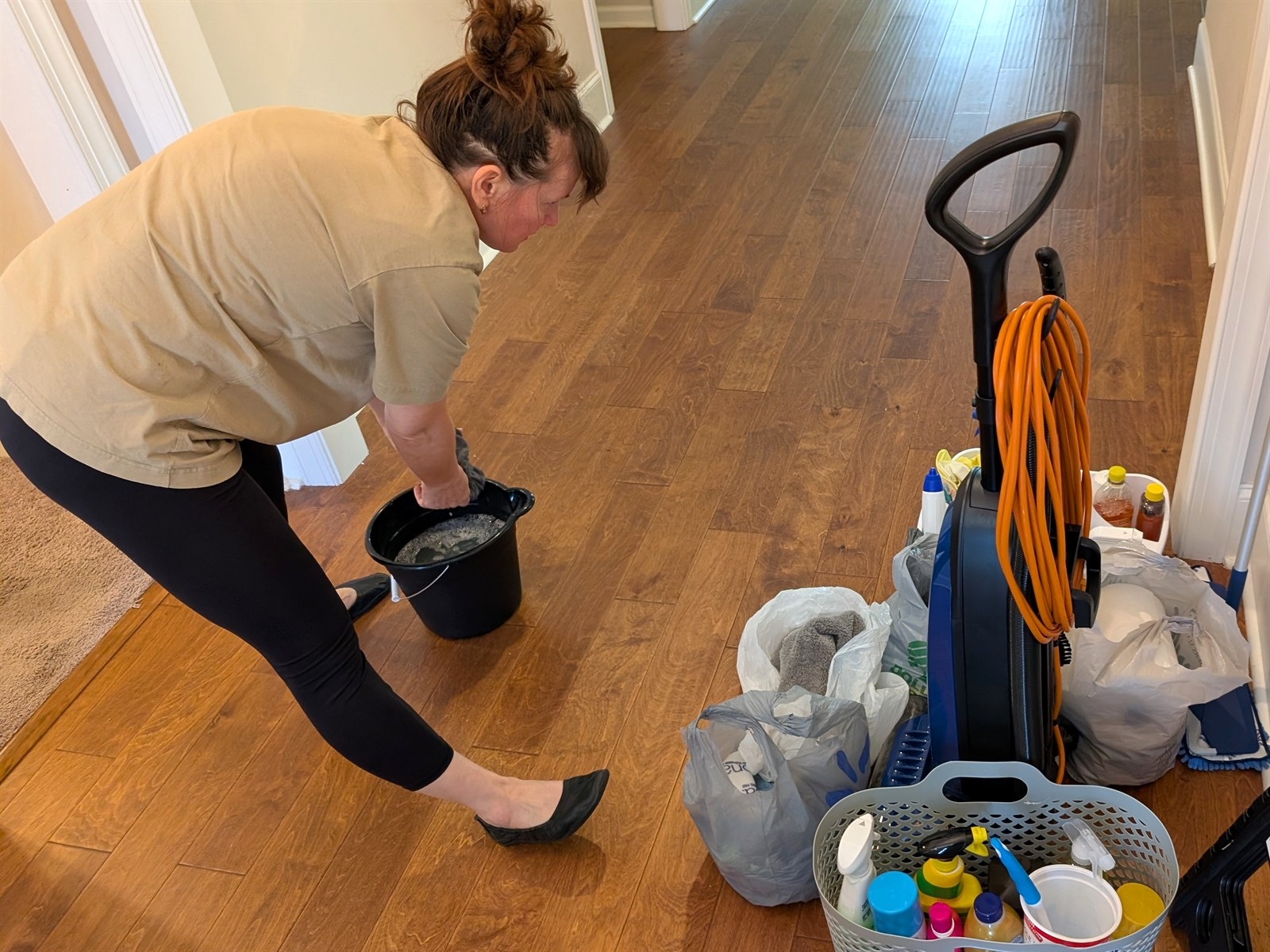 Albina cleaning during a local move-in or move-out cleaning